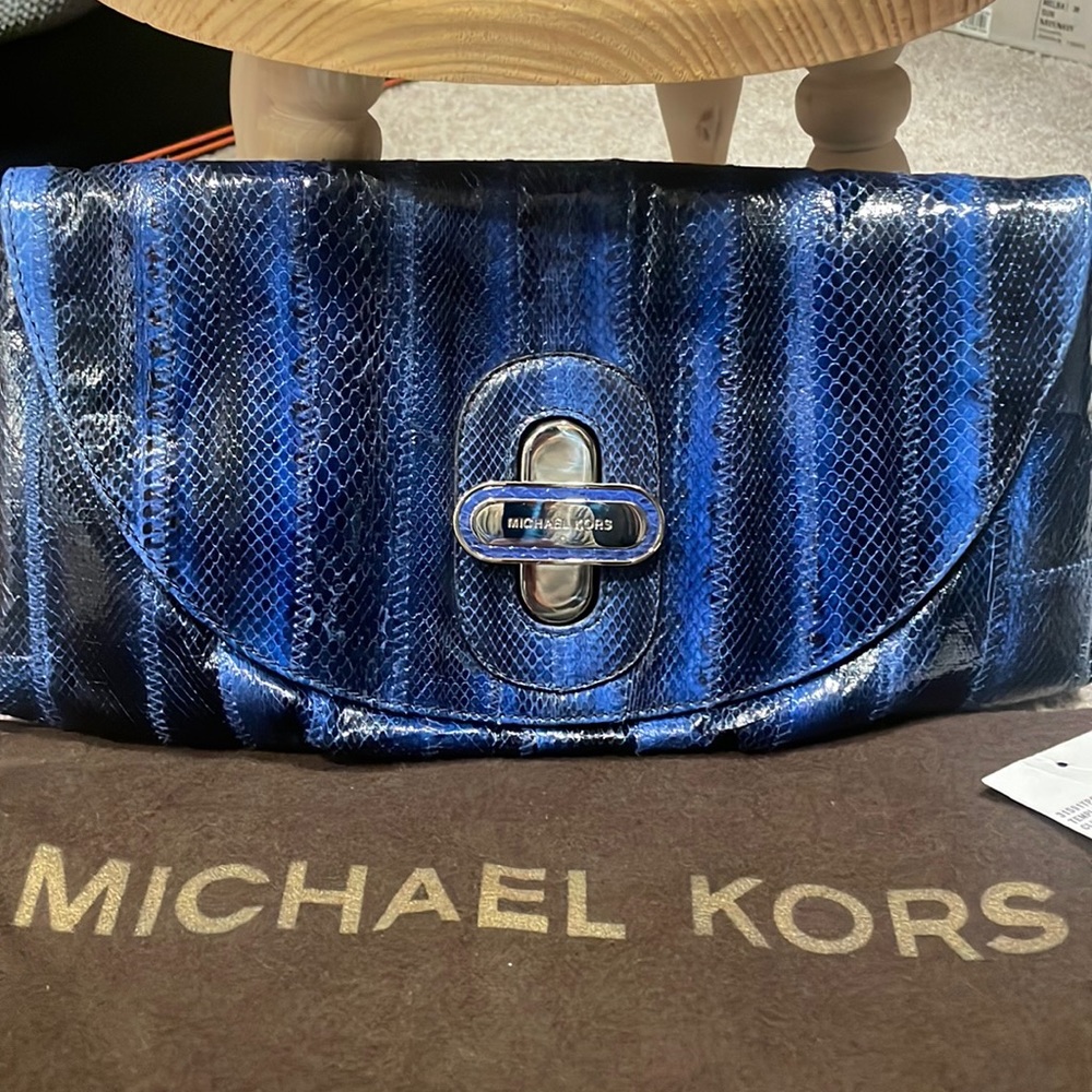 Michael kors snakeskin clutch